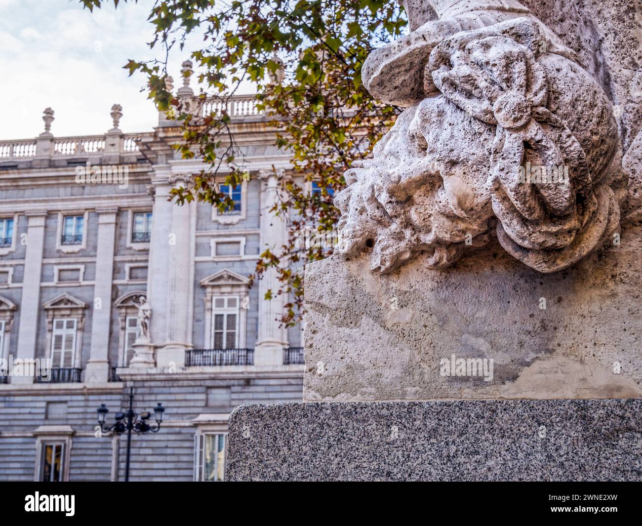Estatuas de reyes y Palacio Real. Madrid. España Banque D'Images