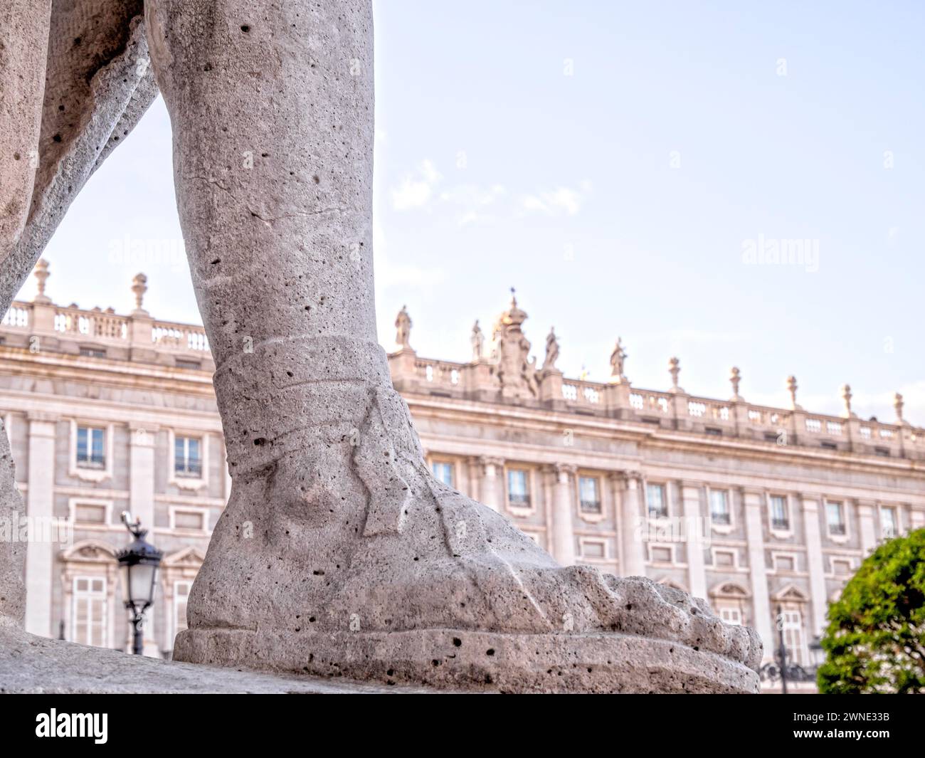Estatuas de reyes y Palacio Real. Madrid. España Banque D'Images