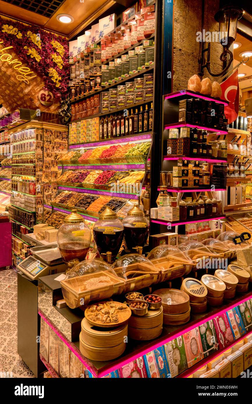 Bazar égyptien avec épices et fruits secs Istanbul, Turquie Banque D'Images