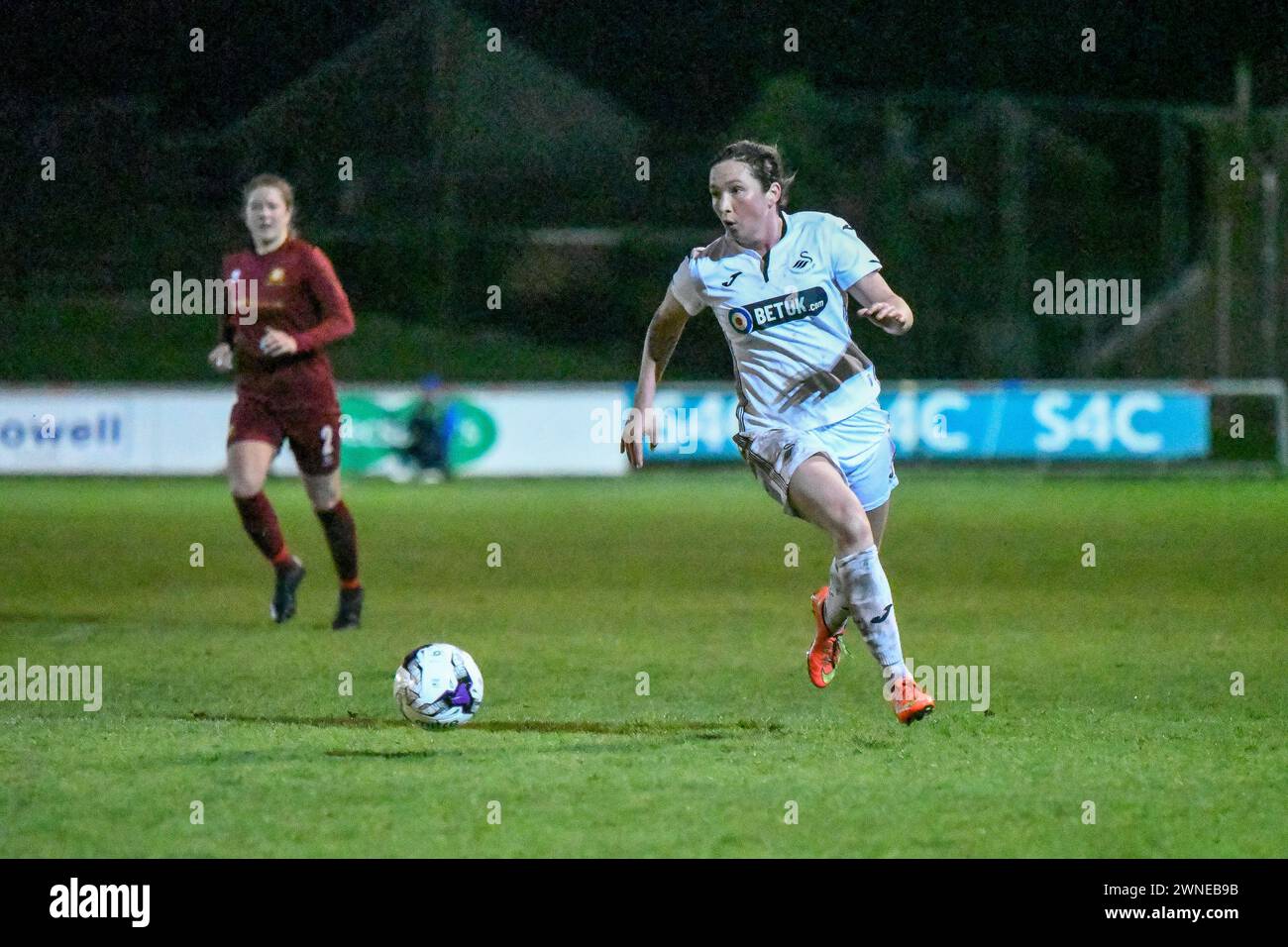 Llanelli, pays de Galles. 5 avril 2019. Lauren Smith de Swansea City Ladies lors de la finale de la première Ligue féminine galloise entre Cardiff met Women et Swansea City Ladies au Stebonheath Park à Llanelli, au pays de Galles, au Royaume-Uni, le 5 avril 2019. Crédit : Duncan Thomas/Majestic Media. Banque D'Images