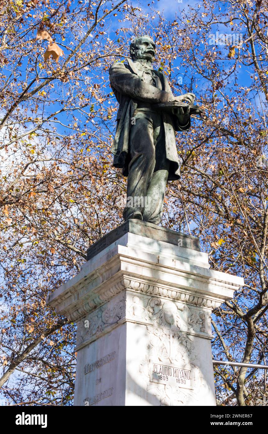 Estatua de Claudio Moyano. Madrid. España Banque D'Images