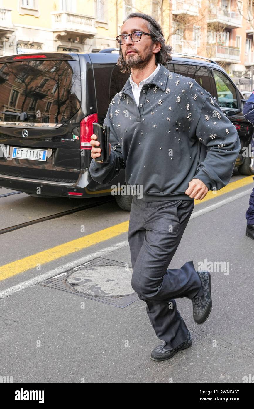 Street style : Simone Marchetti est vu courir au défilé de mode Fendi pendant la Fashion week de Milan - vêtements pour femmes automne / hiver 2024-2025 Banque D'Images