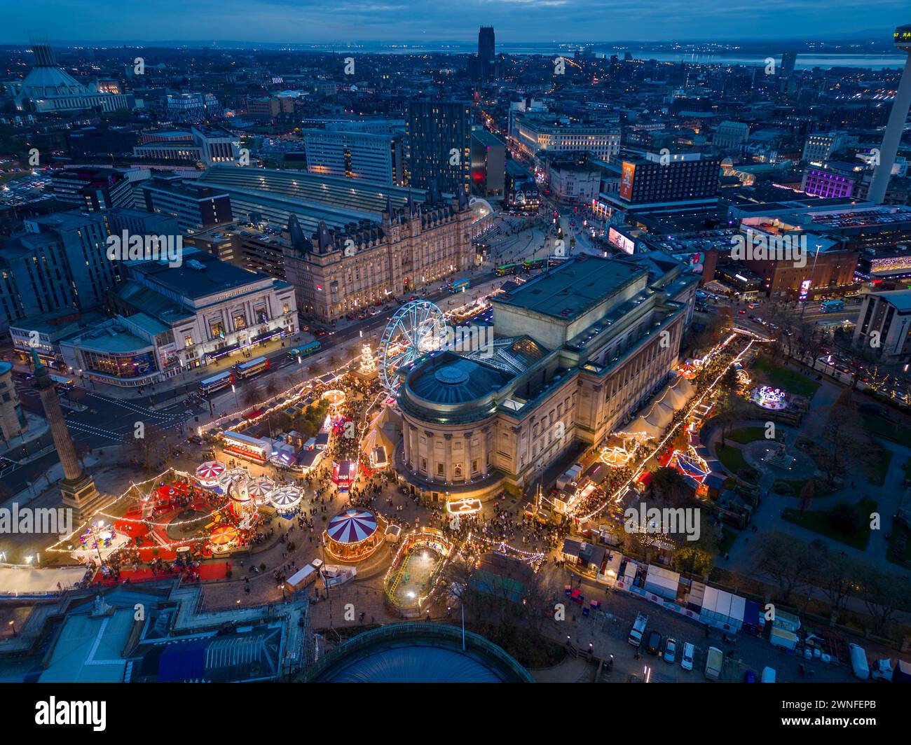 Vue aérienne du marché de Noël de Liverpool à St George's Hall, Merseyside, Angleterre Banque D'Images