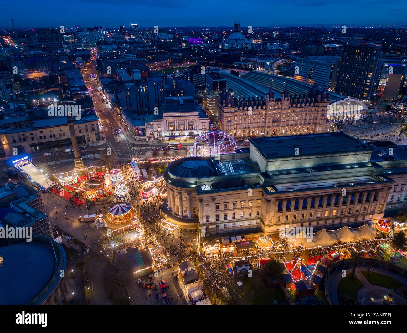 Vue aérienne du marché de Noël de Liverpool à St George's Hall, Merseyside, Angleterre Banque D'Images