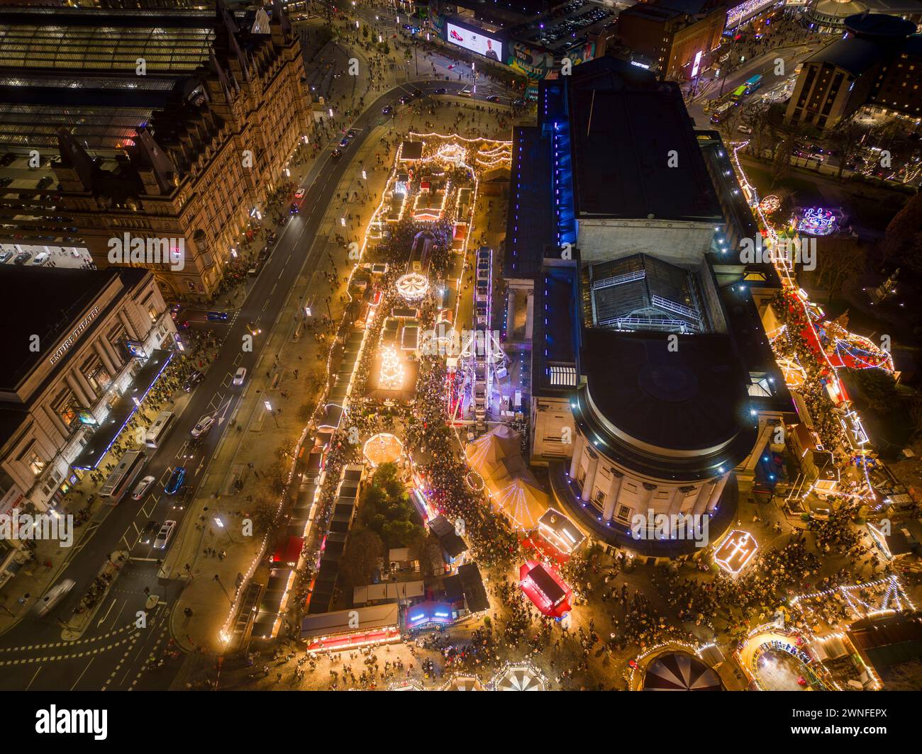 Vue aérienne du marché de Noël de Liverpool à St George's Hall, Merseyside, Angleterre Banque D'Images