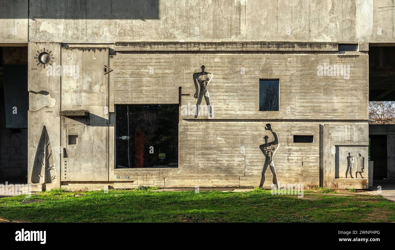 Détail de la façade de l'unité d'habitation de Firminy-Vert, un bâtiment conçu par l'architecte suisse le Corbusier. Firminy, France Banque D'Images