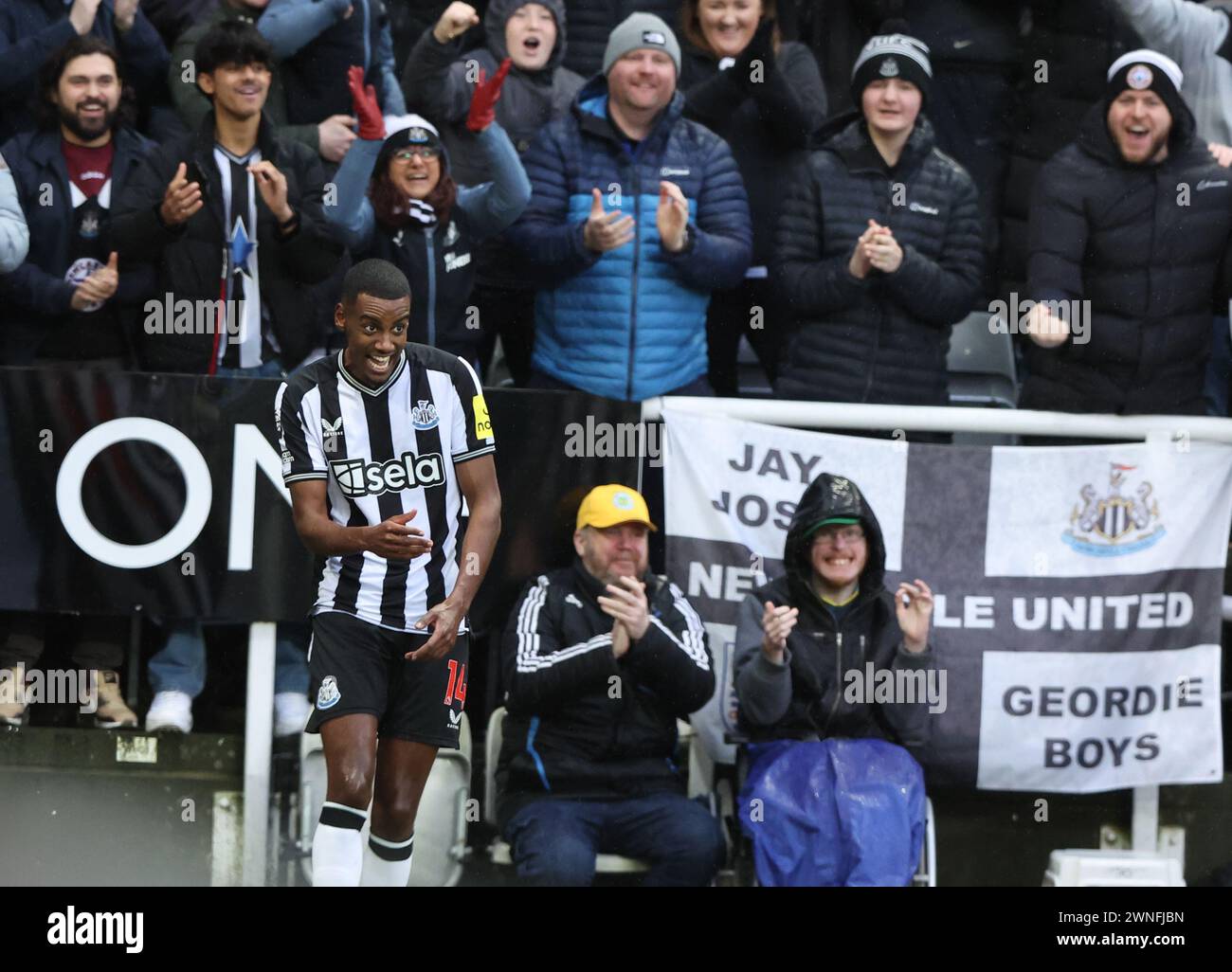 Newcastle upon Tyne, Royaume-Uni. 2 mars 2024. Alexander Isak de Newcastle United célèbre le score contre Wolverhampton Wanderers lors du premier League match à présent James' Park, Newcastle upon Tyne. Le crédit photo devrait se lire : Nigel Roddis/Sportimage crédit : Sportimage Ltd/Alamy Live News Banque D'Images