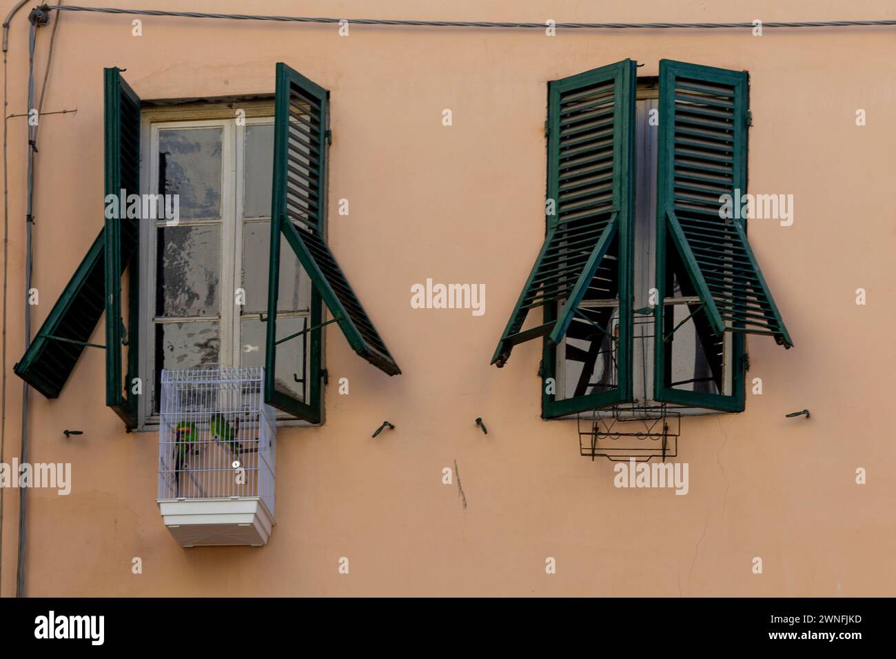 Extérieur des bâtiments italiens typiques à Lucques, Toscane, Italie. Banque D'Images