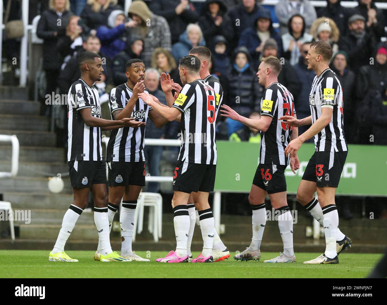 Newcastle upon Tyne, Royaume-Uni. 2 mars 2024. Alexander Isak de Newcastle United célèbre le score contre Wolverhampton Wanderers lors du premier League match à présent James' Park, Newcastle upon Tyne. Le crédit photo devrait se lire : Nigel Roddis/Sportimage crédit : Sportimage Ltd/Alamy Live News Banque D'Images
