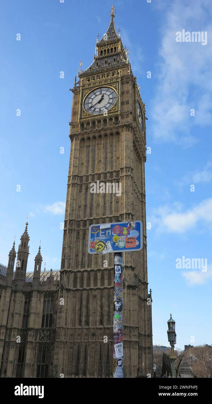 Londres, Angleterre - 31 janvier 2013 - panneau Big Ben avec pollution visuelle Banque D'Images