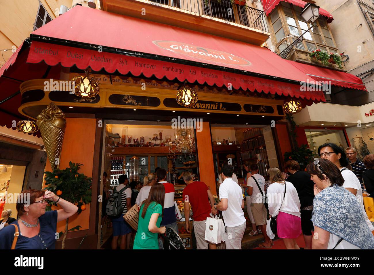 Palma de Majorque, Espagne - 12 juin 2014 - les gens dans certains des meilleurs magasins de crème glacée à Palma de Majorque Banque D'Images