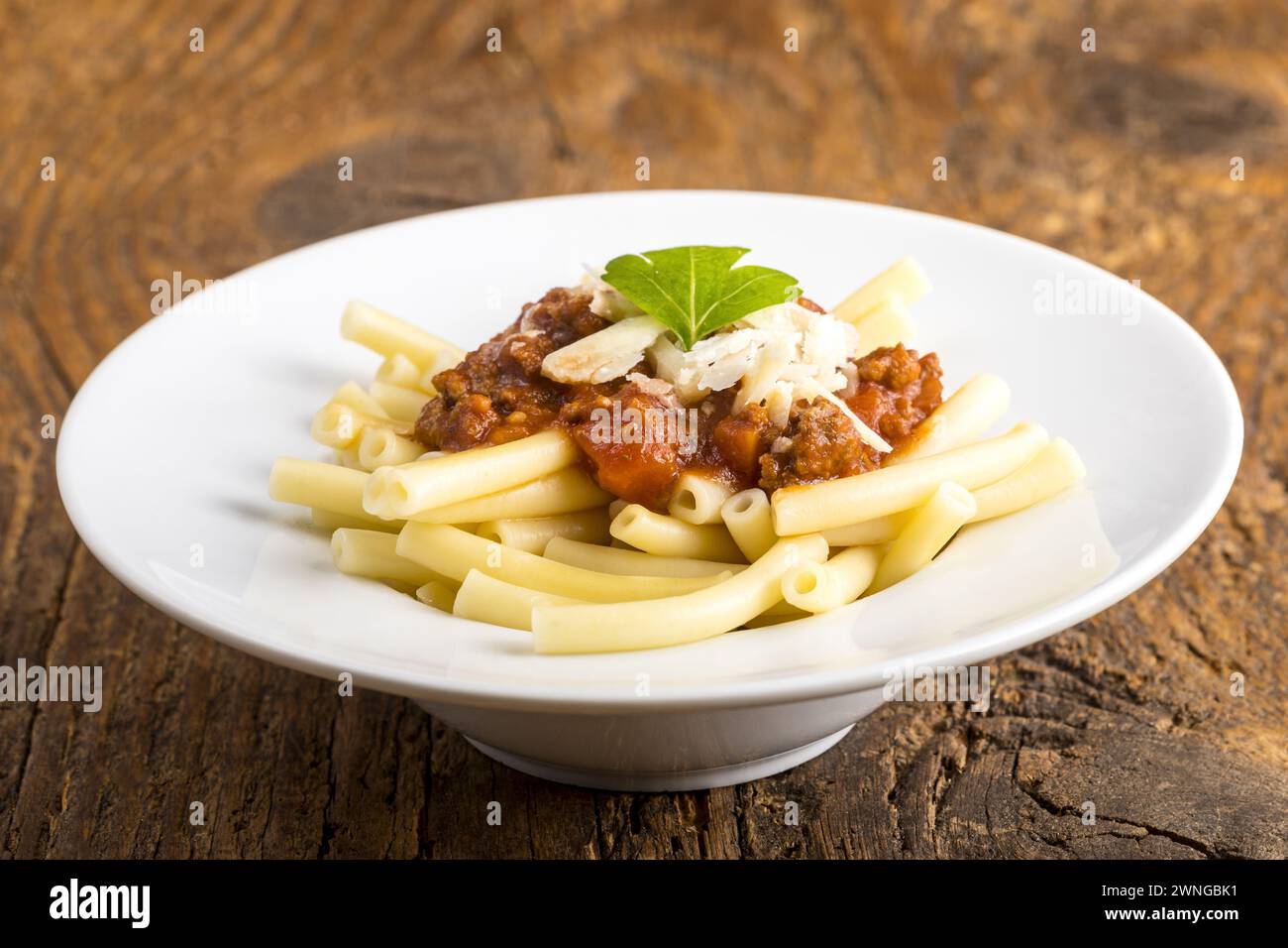 Nouilles Maccheroni à la sauce bolognaise Banque D'Images