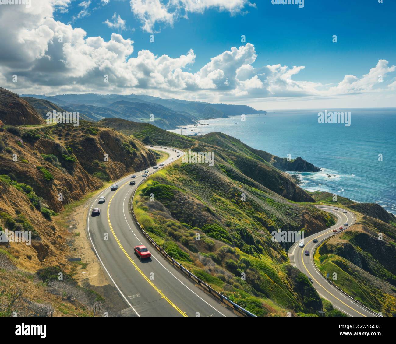 Une vue d'une autoroute animée avec plusieurs voitures circulant dans différentes voies, mettant en valeur la circulation quotidienne. Banque D'Images