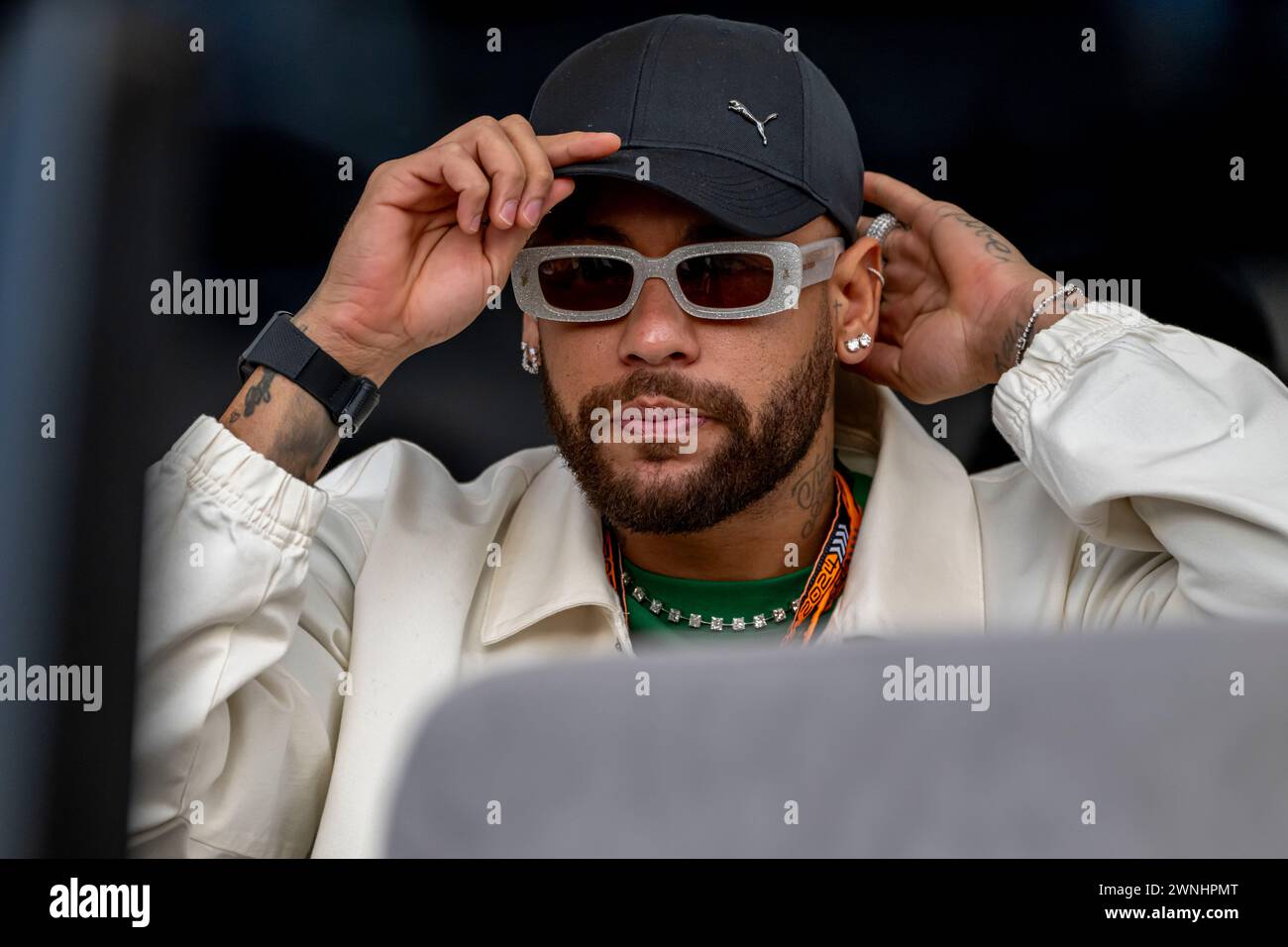 SAKHIR, BAHREÏN : Neymar, footballeur, au Grand Prix de formule 1 de Bahreïn 2024 sur le circuit international de Bahreïn à Sakhir, Bahreïn. Crédit : Michael Potts/Alamy Live News Banque D'Images