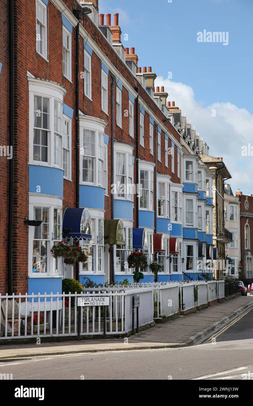 Bâtiments du Devonshire Grade II maisons mitoyennes géorgiennes classées sur l'esplanade de Weymouth, Weymouth Beach, Dorset, Angleterre, Royaume-Uni. Banque D'Images