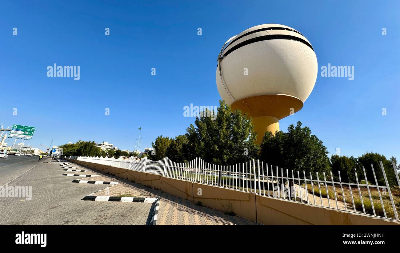 Ville de Buraydah Al-Qassim, Arabie Saoudite , 29 avril 2024, château d'eau de Buraidah Roi dans le parc Khalid Banque D'Images