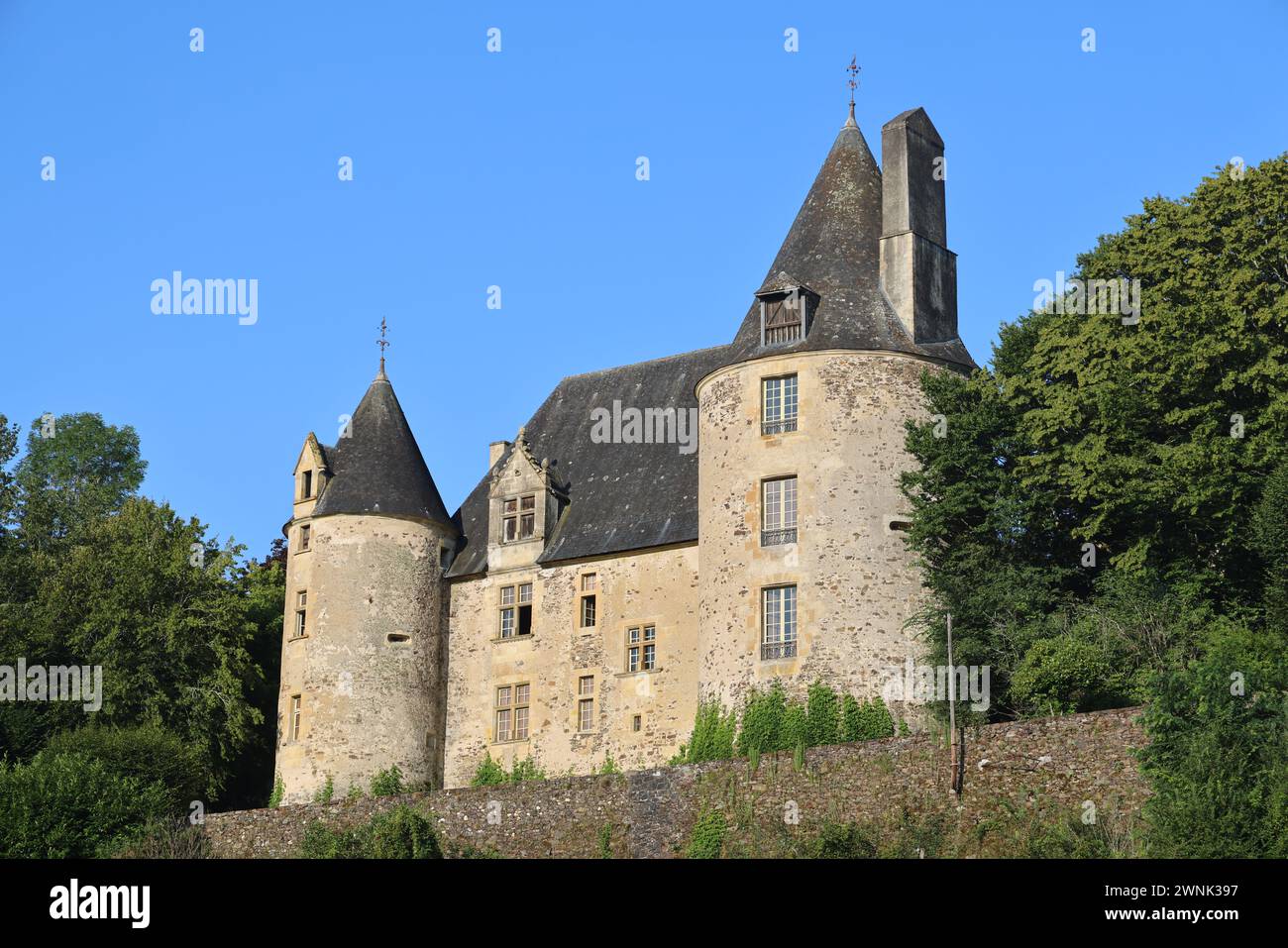 Sur les bords de l'Auvézère, la forge Savignac-Lédrier est l'un des sites les plus remarquables du Périgord vert. Certifié en 1521, il a été répertorié comme Banque D'Images