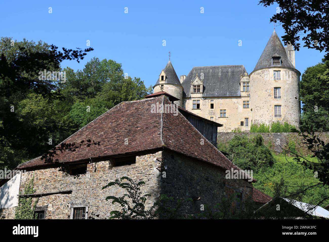 Sur les bords de l'Auvézère, la forge Savignac-Lédrier est l'un des sites les plus remarquables du Périgord vert. Certifié en 1521, il a été répertorié comme Banque D'Images