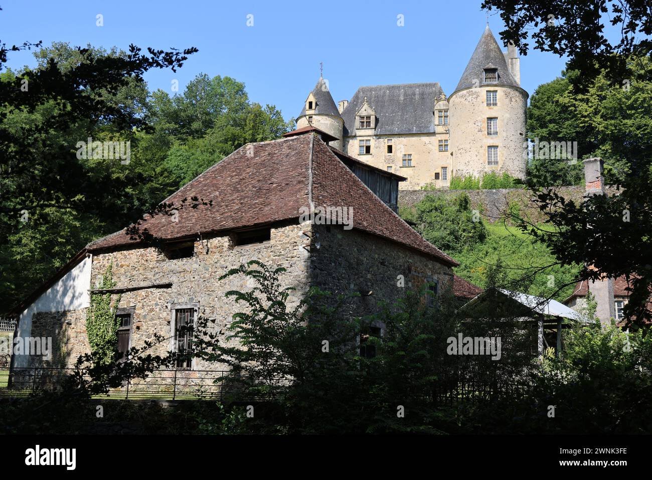 Sur les bords de l'Auvézère, la forge Savignac-Lédrier est l'un des sites les plus remarquables du Périgord vert. Certifié en 1521, il a été répertorié comme Banque D'Images