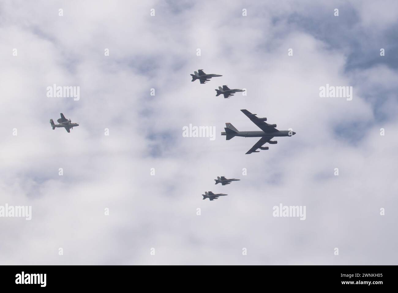 PHILIPPINE SEA (24 février 2024) Une Stratofortress B-52 de l'US Air Force, attachée à la 5th Bomb Wing Banque D'Images