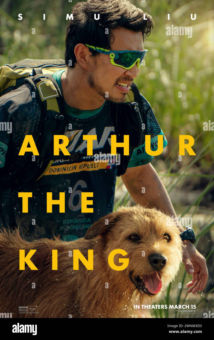 Arthur the King (2024) réalisé par Simon Cellan Jones et mettant en vedette Simu Liu dans le rôle de Liam. Adaptation des mémoires de Mikael Lindnord sur un chien errant qui rejoint une équipe lors d'une course épique d'endurance en Équateur. Affiche de personnage AMÉRICAINE ***USAGE ÉDITORIAL SEULEMENT ***. Crédit : BFA / Lionsgate Banque D'Images