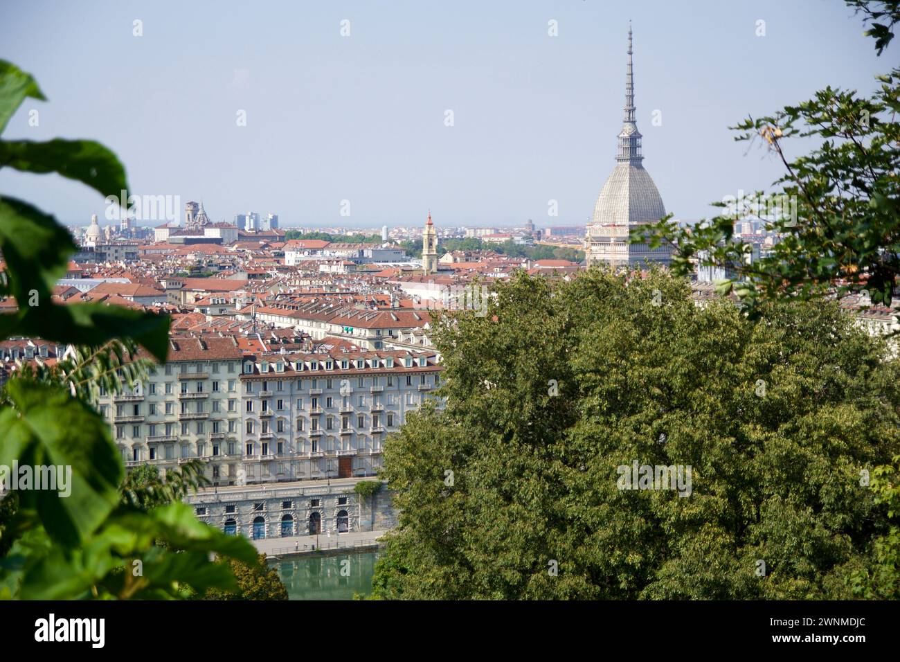TURIN, ITALIE - 15 septembre 2019 : vue panoramique sur la ville de Turin depuis la colline, avec la mole Antonelliana et d'autres bâtiments célèbres Banque D'Images