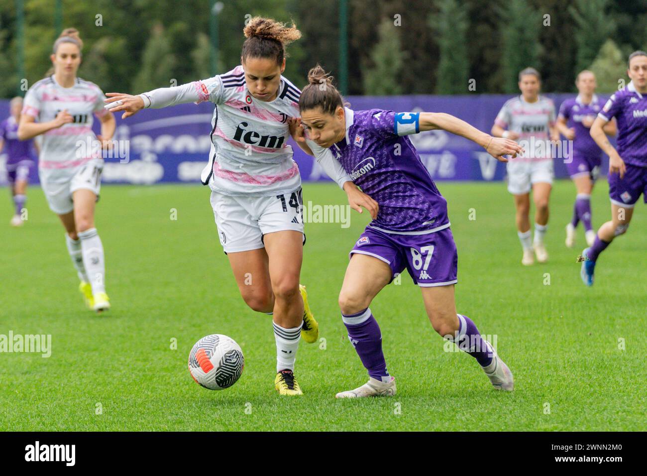 Florence, Italie. 03 mars 2024. Florence, Italie, 3 mars 2024 : Ella Palis (14 Juventus) vs Verònica Boquete (87 Fiorentina) lors du match de demi-finale de la Coppa Italia Women opposant Fiorentina Women et Juventus Women au Viola Park à Florence, Italie. (Sara Esposito/SPP) crédit : SPP Sport Press photo. /Alamy Live News Banque D'Images