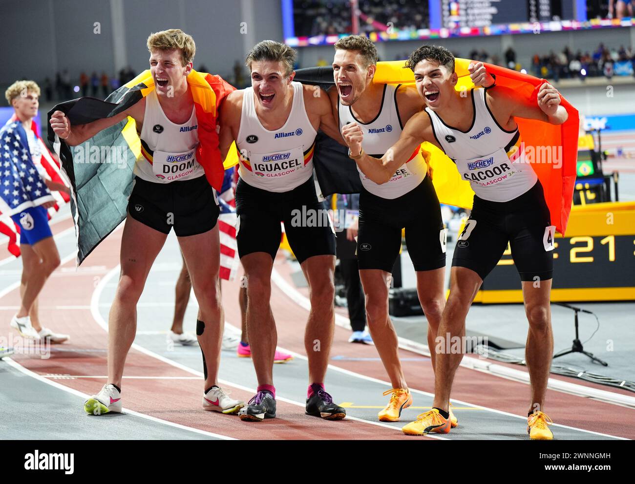 Les belges Alexander Doom, Christian Iguacel, Dylan Borlee et Jonathan Sacoor célèbrent la victoire du relais 4x400 m masculin lors de la troisième journée des Championnats du monde d'athlétisme en salle à l'Emirates Arena de Glasgow. Date de la photo : dimanche 3 mars 2024. Banque D'Images