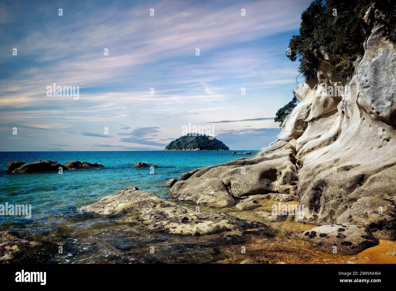 Parc national Abel Tasman et Tasman Bay le long de la côte nord de l'île du Sud, Nouvelle-Zélande. Banque D'Images