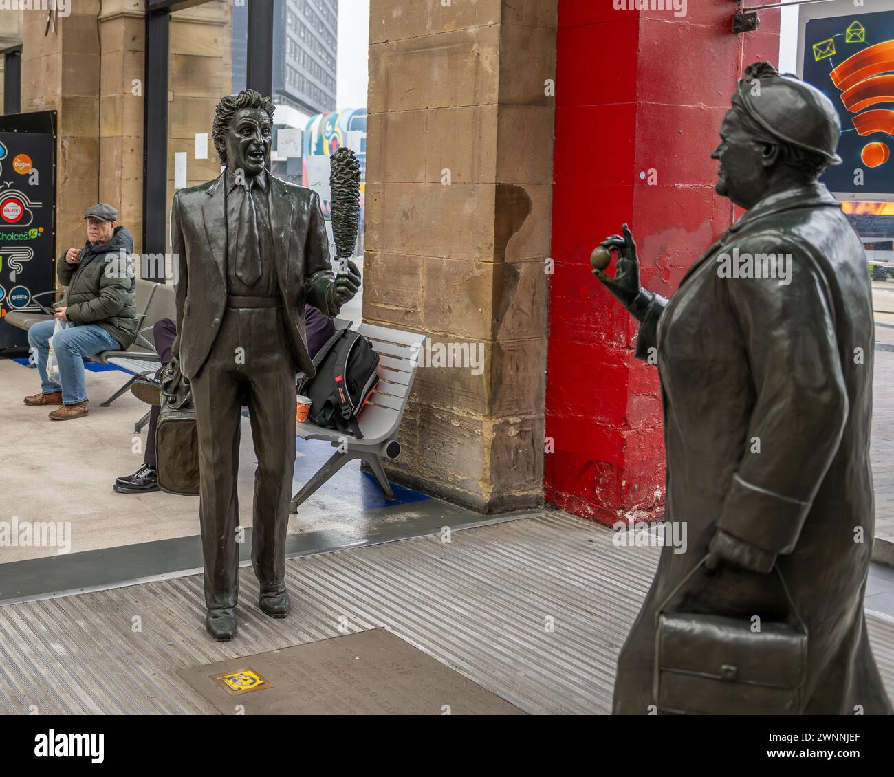 Statue de Ken Dodd à Liverpools Lime St Station Banque D'Images
