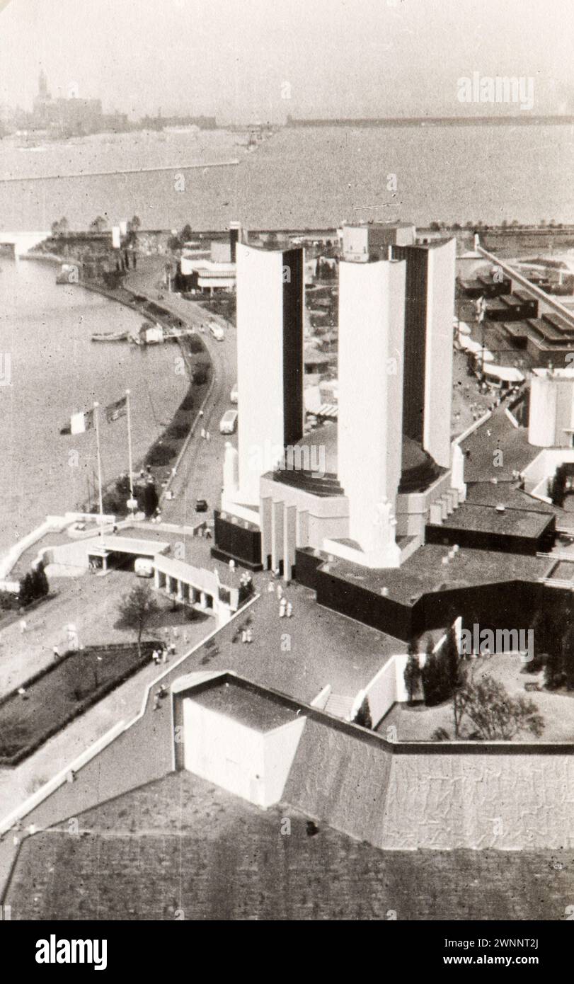 Photo tirée de l'album d'une famille juive italienne (Jarach) voyageant à l'Expo internationale de Chicago à l'été 1933. La photo montre l'édifice fédéral Banque D'Images