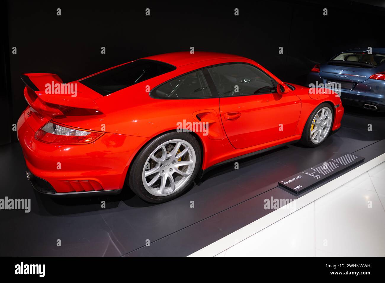 Red Modern Porsche 911 GT2 RS, voiture de sport classique de luxe 2011, musée Porsche, passion automobile, voitures de sport évolution, innovation automobile indust Banque D'Images