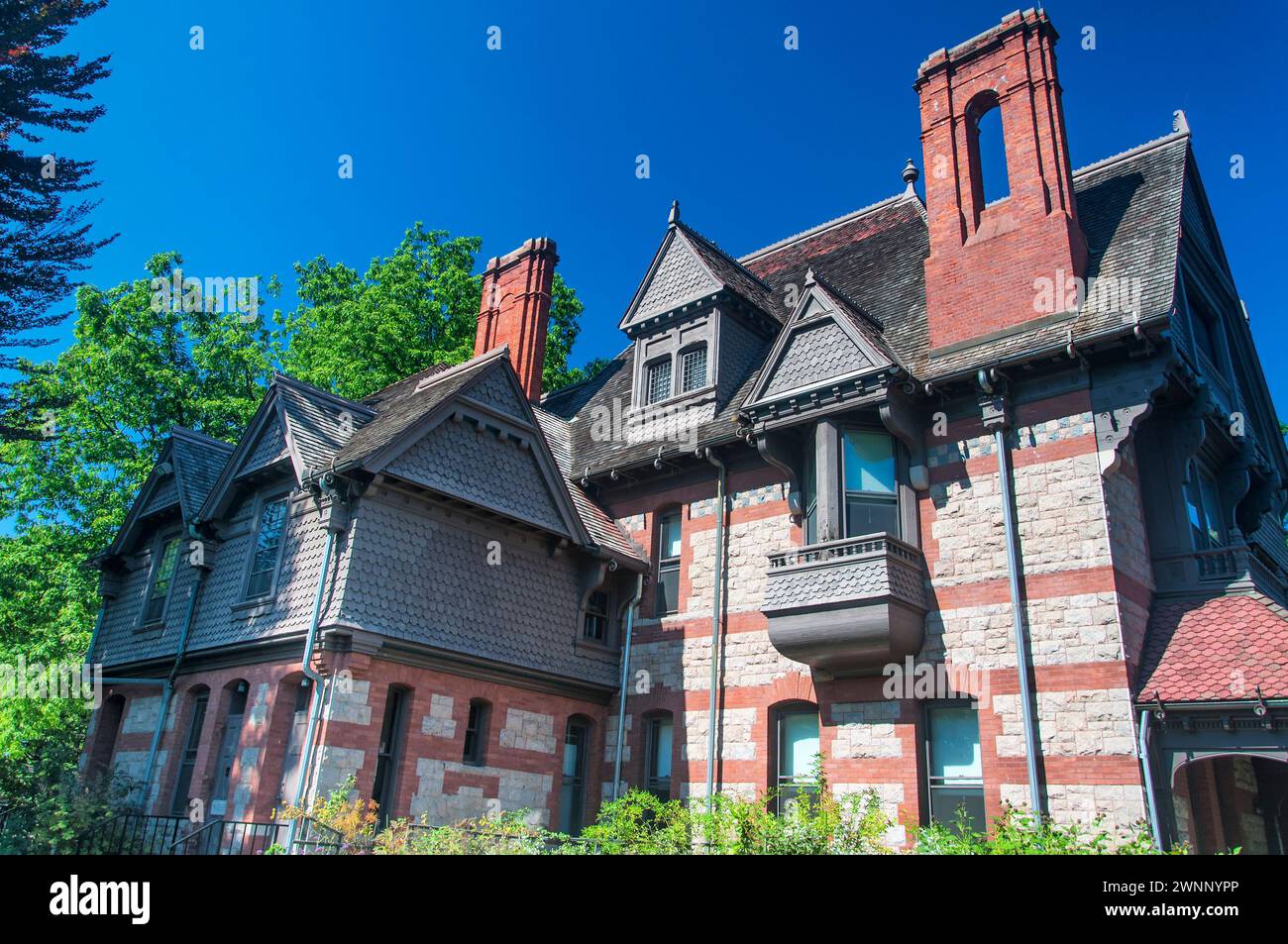 La maison historique Mark Twain à Hartford, Connecticut par une journée ensoleillée. Banque D'Images La maison historique Mark Twain à Hartford, Connecticut par une journée ensoleillée. Banque D'Images