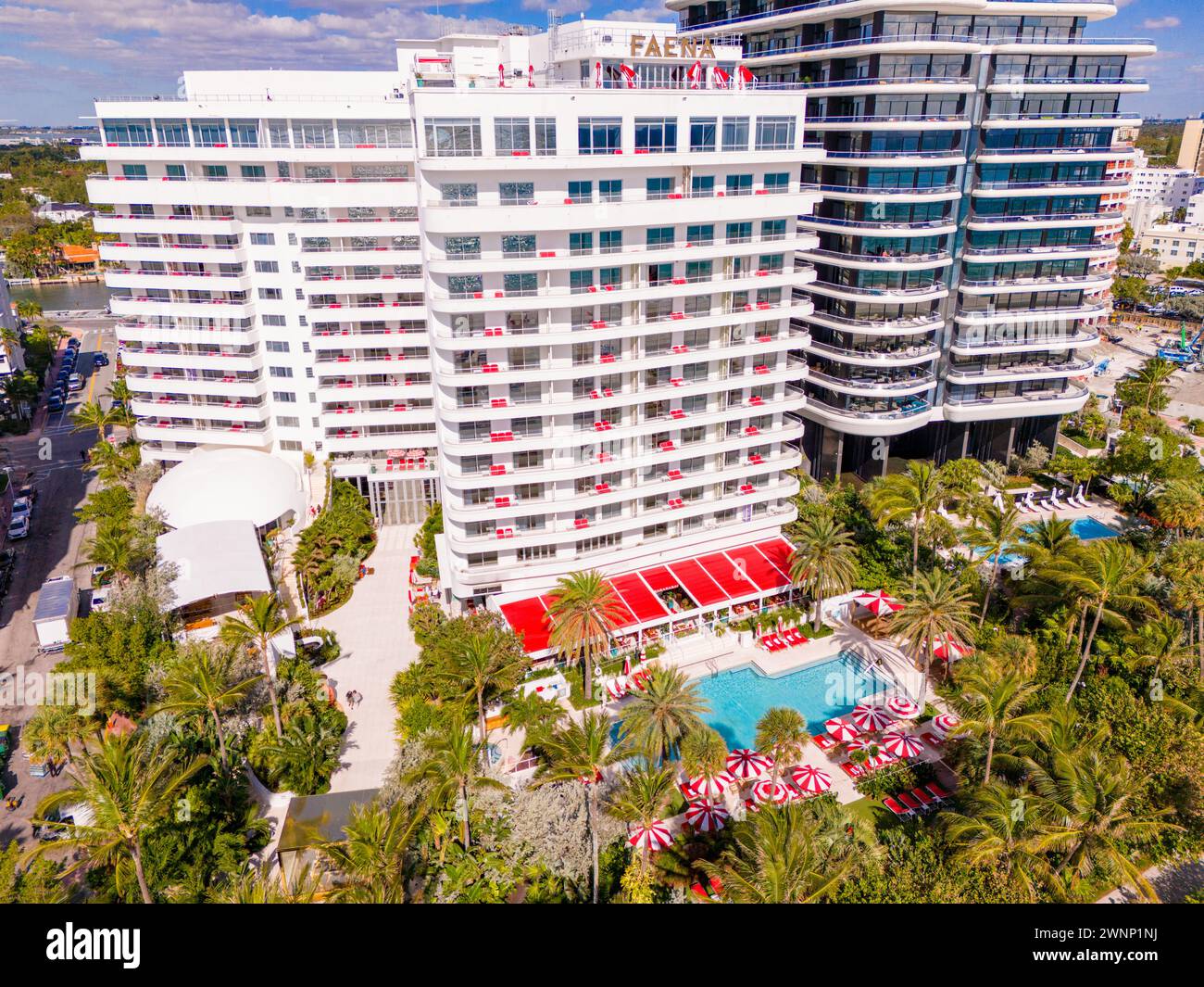 Miami Beach, FL, États-Unis - 27 février 2024 : photo aérienne Faena Hotel Miami Beach Banque D'Images