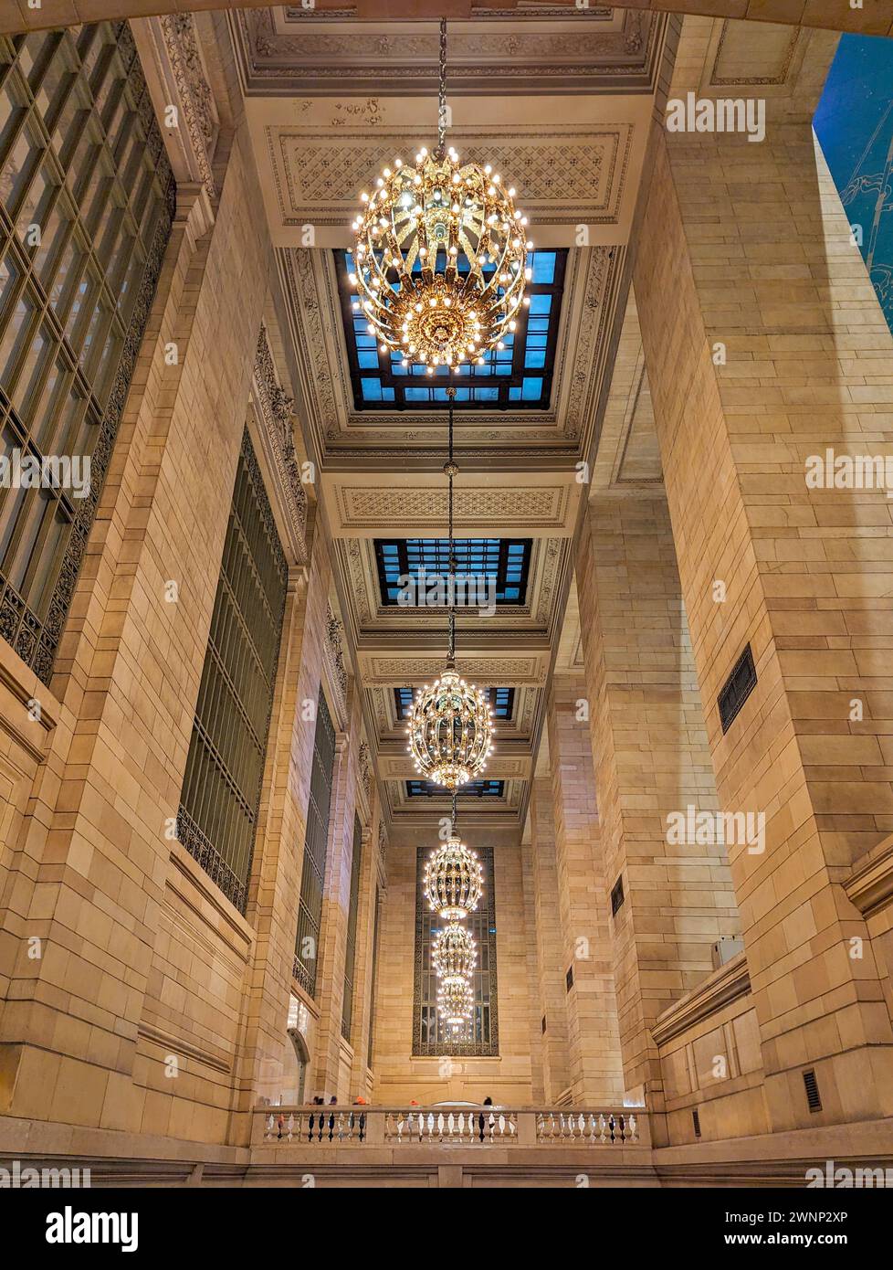 New York City, NY - 21 février 2024 : lustres à Grand Central Station Banque D'Images