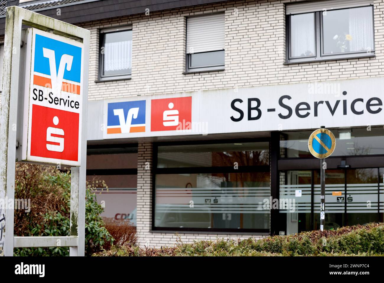 14.02.2024 Oer- Erkenschwick Bankfiliale der Volksbank und Sparkasse mit SB- Service *** 14 02 2024 Oer Erkenschwick Bank succursale de Volksbank and Sparkasse avec libre-service Banque D'Images