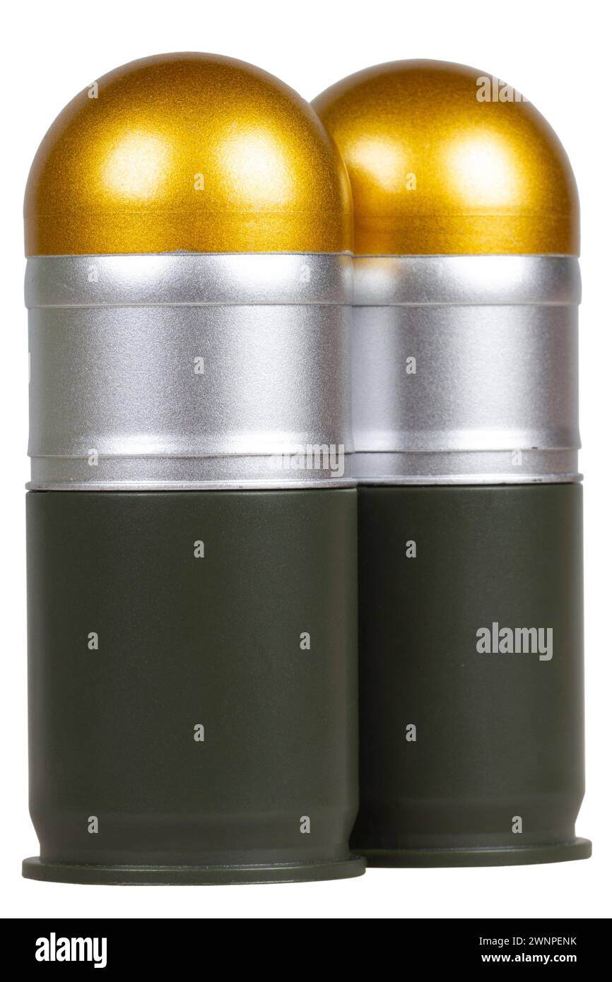 cartouches de 40 mm pour lance-grenades automatique isolées sur un blanc Banque D'Images