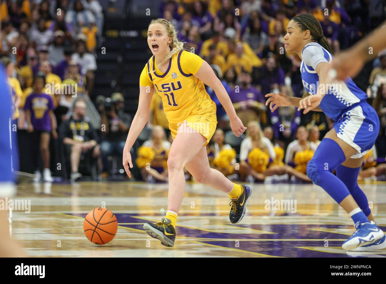 Baton Rouge, LOUISIANE, États-Unis. 03 mars 2024. Hailey Van Lith de la LSU (11 ans) fait monter le ballon sur le terrain lors d'un match de basket-ball féminin de la NCAA entre les Wildcats du Kentucky et les Tigers de la LSU au Pete Maravich Assembly Center à Baton Rouge, EN LOUISIANE. Jonathan Mailhes/CSM/Alamy Live News Banque D'Images