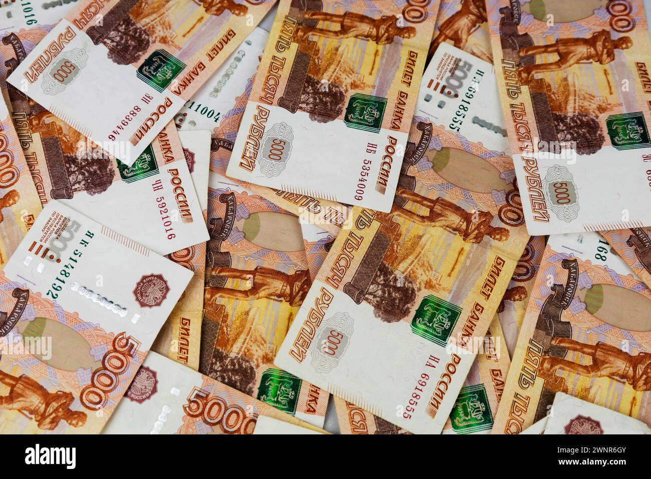 Le fond de cinq mille billets de banque. Roubles russes. Beaucoup d'argent Banque D'Images Le fond de cinq mille billets de banque. Roubles russes. Beaucoup d'argent Banque D'Images