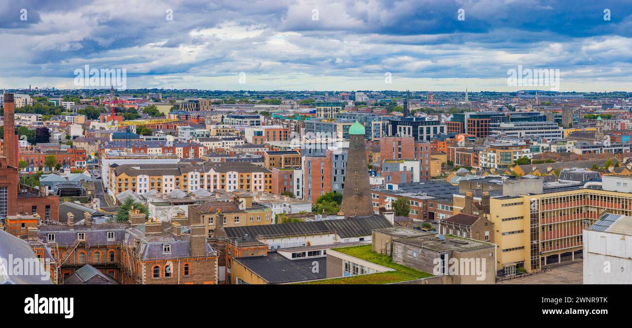 Dublin Skyline, vue aérienne d'une ville par temps nuageux, Irlande Banque D'Images