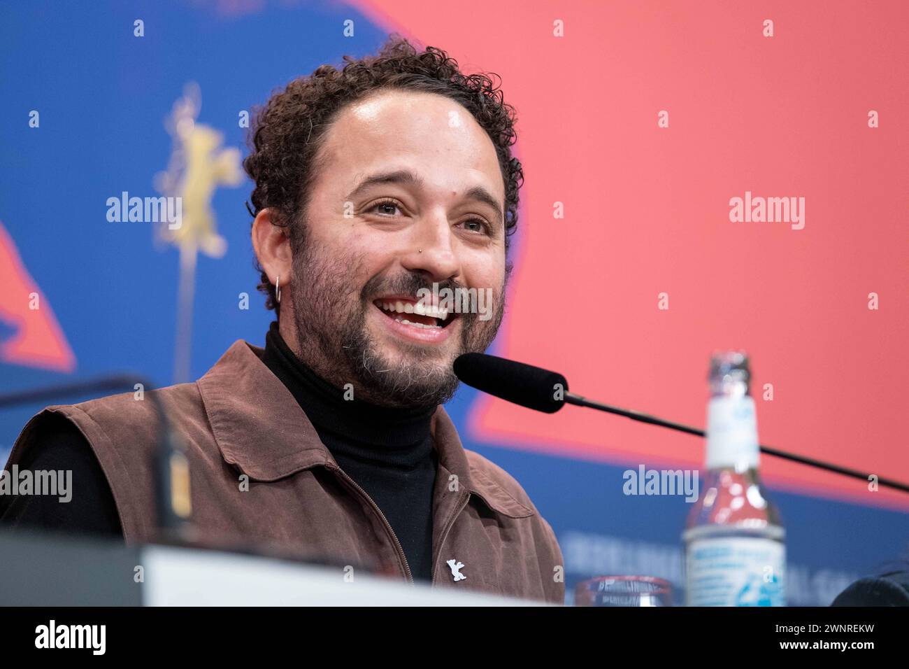 Regisseur Nelson Carlos de Los Santos Arias während der Pressekonferenz zum film Pepe anlässlich der 74. Internationalen Filmfestspiele Berlin. / Le réalisateur Nelson Carlos de Los Santos Arias lors de la conférence de presse du film Pepe à l'occasion du 74ème Festival International du film de Berlin. Snapshot-Photography/K.M.Krause *** Directeur Nelson Carlos de Los Santos Arias lors de la conférence de presse pour le film Pepe à l'occasion du 74ème Festival International du film de Berlin Directeur Nelson Carlos de Los Santos Arias lors de la conférence de presse pour le film Pepe à l'occasion du 7 Banque D'Images