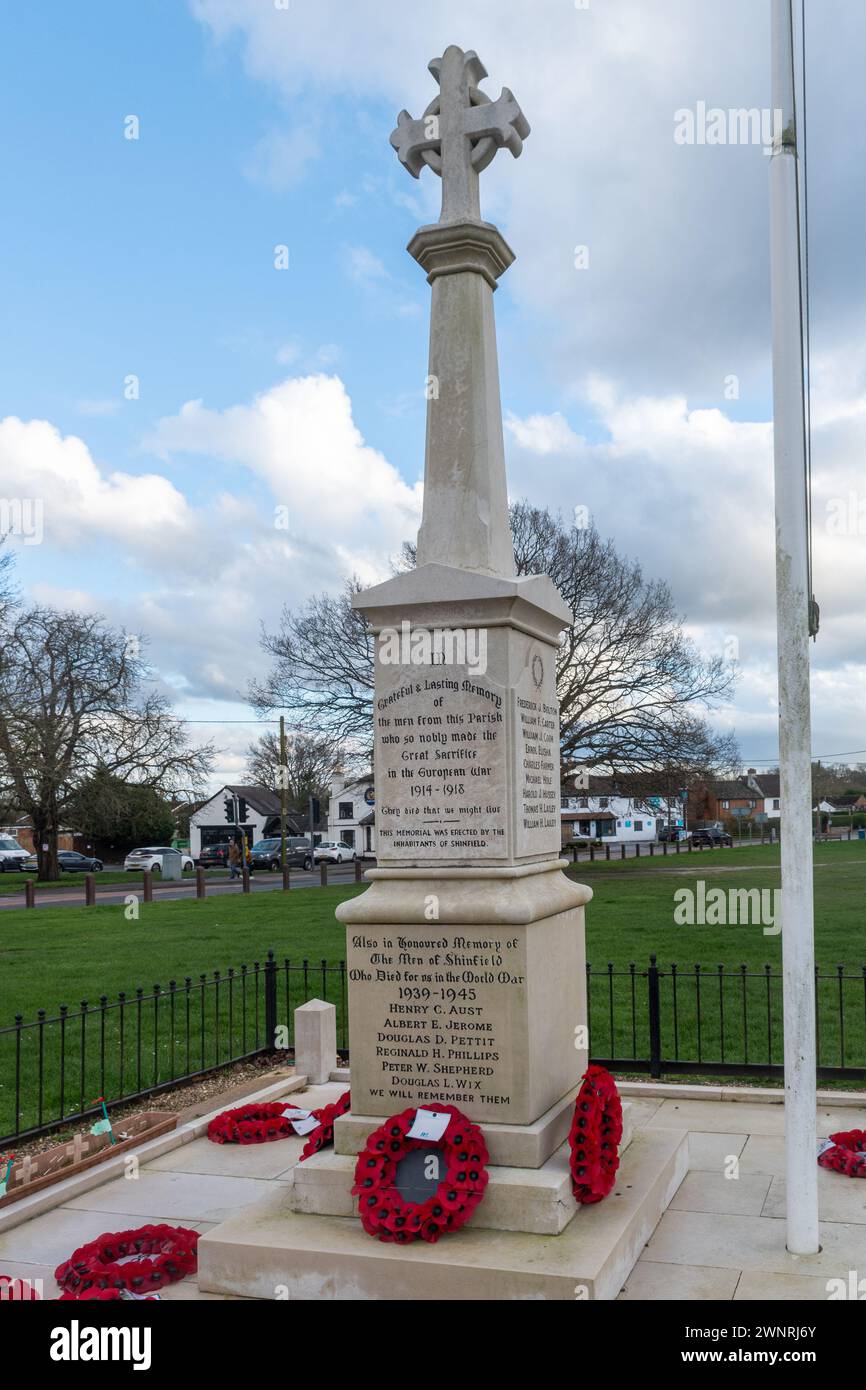 Mémorial de guerre à Shinfield près du village Green, Berkshire, Angleterre, Royaume-Uni Banque D'Images