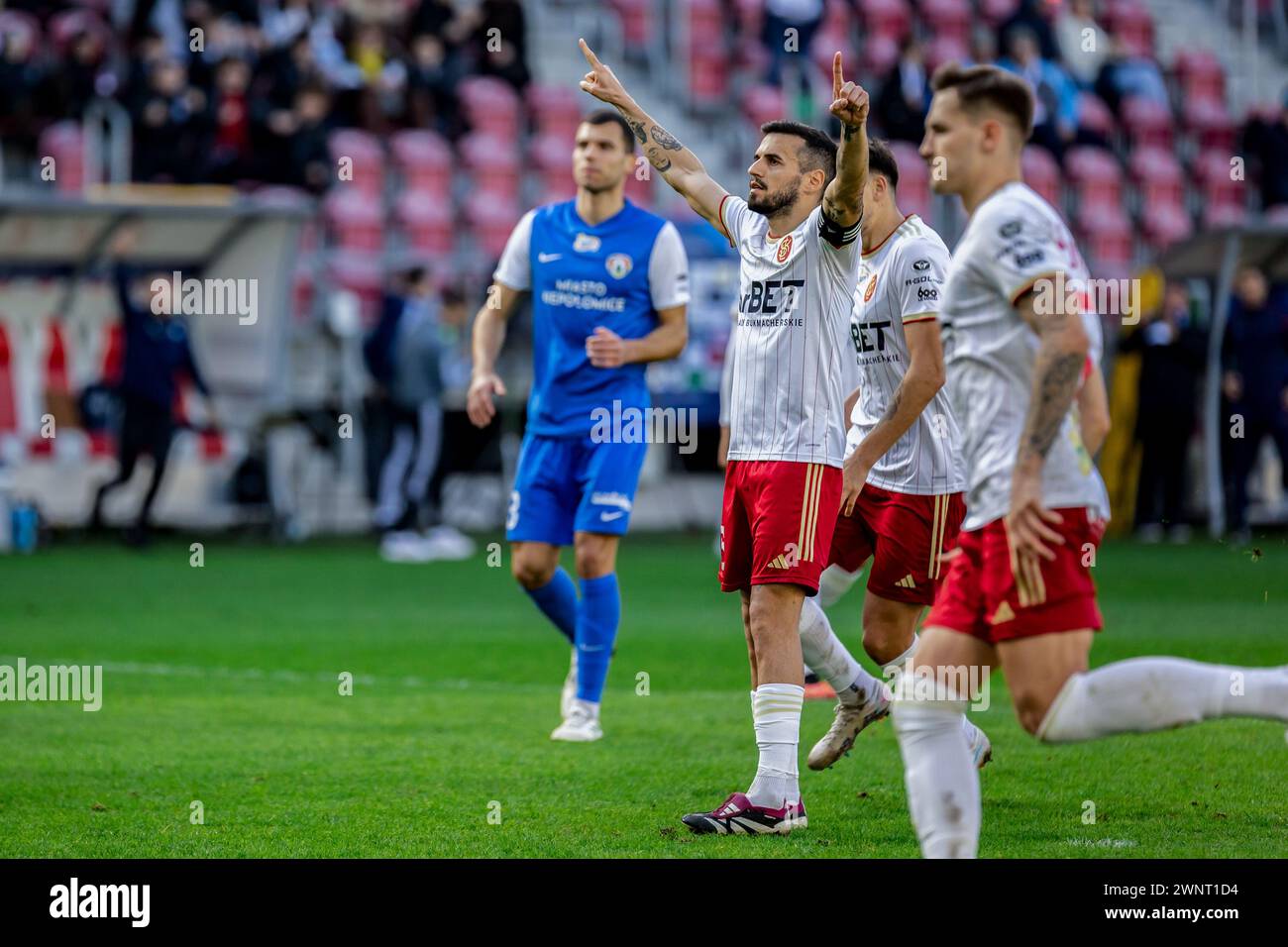 Dani Ramirez de LKS célèbre un but lors du match de la Ligue PKO Ekstraklasa entre LKS Lodz et Puszcza Niepolomice au stade municipal de Wladyslaw Krol. Score final : LKS Lodz vs Puszcza Niepolomice 3:2. (Photo de Mikolaj Barbanell / SOPA images/SIPA USA) Banque D'Images