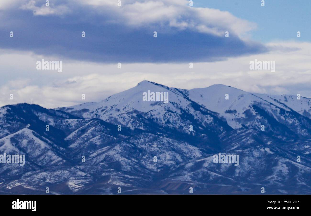 Salt Lake City montagnes avec un reflet bleu du ciel Banque D'Images