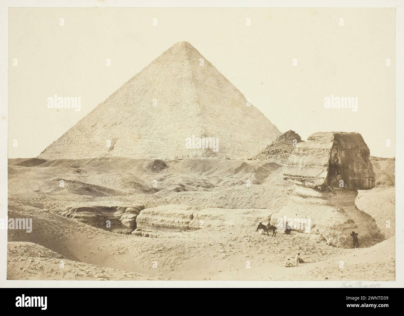 Le Sphynx et la Grande PyramidDate : 1857, imprimé en 1862 artiste : Francis Frith English, 1822–1898 Banque D'Images
