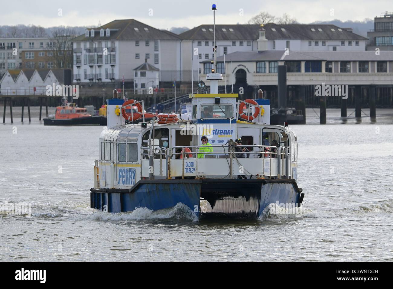 Tilbury Essex UK 4 mars 2024. Le ferry de Tilbury à Gravesend prendra ses opérations à la fin du 24 mars. La première mention d'un ferry traversant la Tamise à ce point remonte au XVIIe siècle. Les droits de traversée en ferry ont été achetés par le Gravesend Council en 1694. Un car ferry a été introduit en 1927 et a fonctionné jusqu'en 1963 avec l'ouverture du premier tunnel de Dartford. Le ferry maintenant à pied est exploité par JetStream Tours est utilisé par plus de 100 000 passagers par an et en raison de Thurrock Council dans l'Essex arrêter sa subvention JetStream ont annoncé qu'en raison de préoccupations continues et Banque D'Images