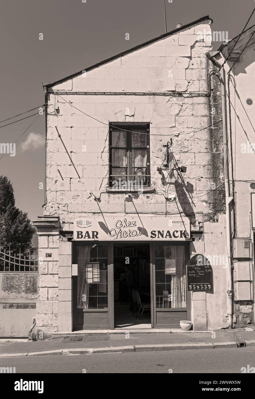 Europe, France, Centre-Val de Loire, Montrichard. Snack-bar 'chez Victor' rue Victor Hugo Banque D'Images
