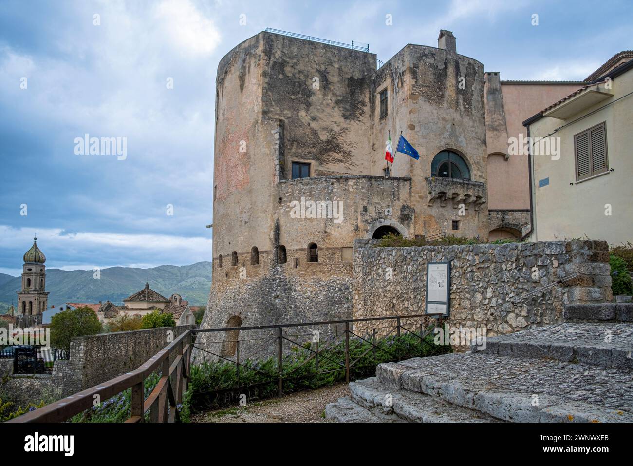 Entrée du château de Pandone. Venafro, Isernia, Molise, Italie, Europe. Banque D'Images