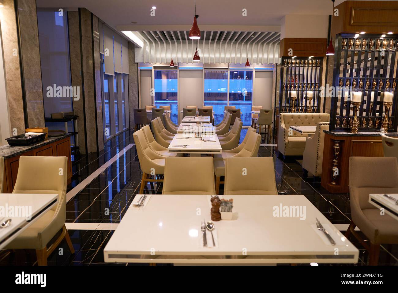 SINGAPOUR - 05 NOVEMBRE 2023 : photo intérieure du restaurant Royale du Mercure Singapore Bugis. Banque D'Images