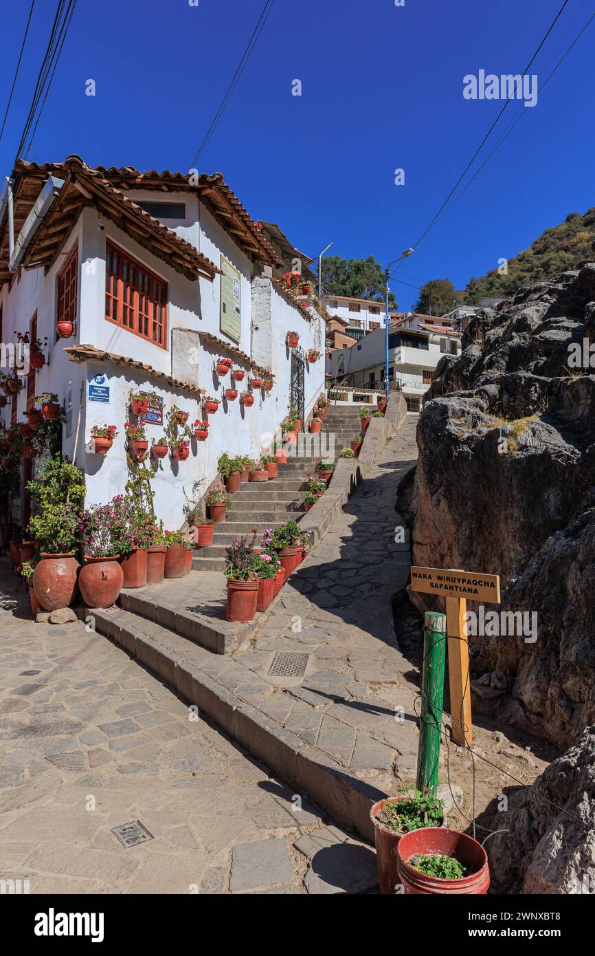 Escaliers dans le quartier de sept borreguitos dans la ville de Cusco, Pérou Banque D'Images